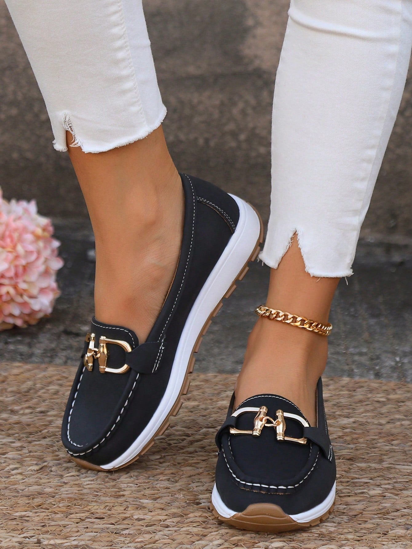 JULIET | FLAT LOAFERS WITH A BUCKLE