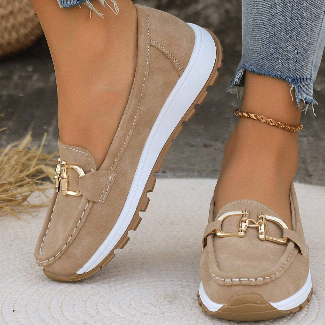 JULIET | FLAT LOAFERS WITH A BUCKLE