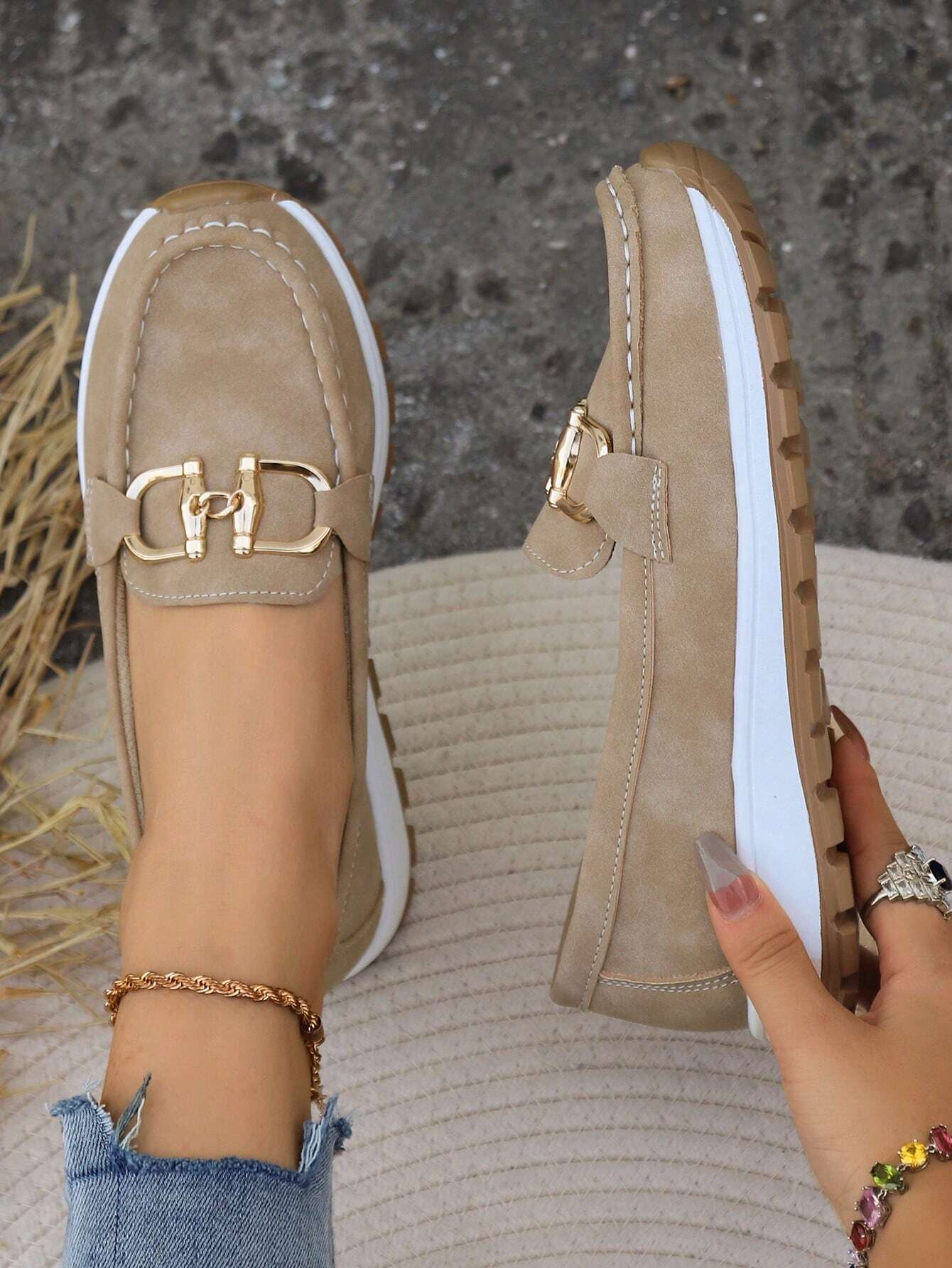 JULIET | FLAT LOAFERS WITH A BUCKLE