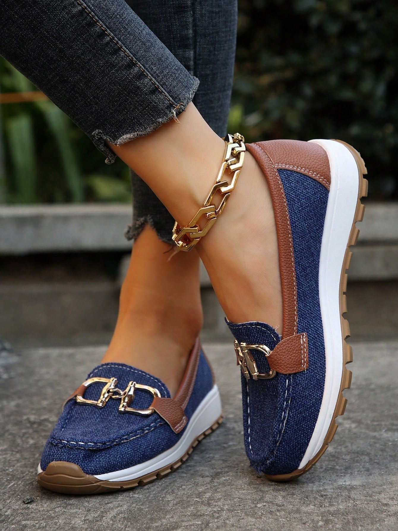 JULIET | FLAT LOAFERS WITH A BUCKLE