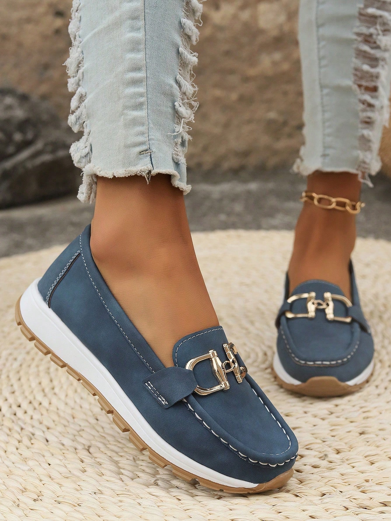 JULIET | FLAT LOAFERS WITH A BUCKLE