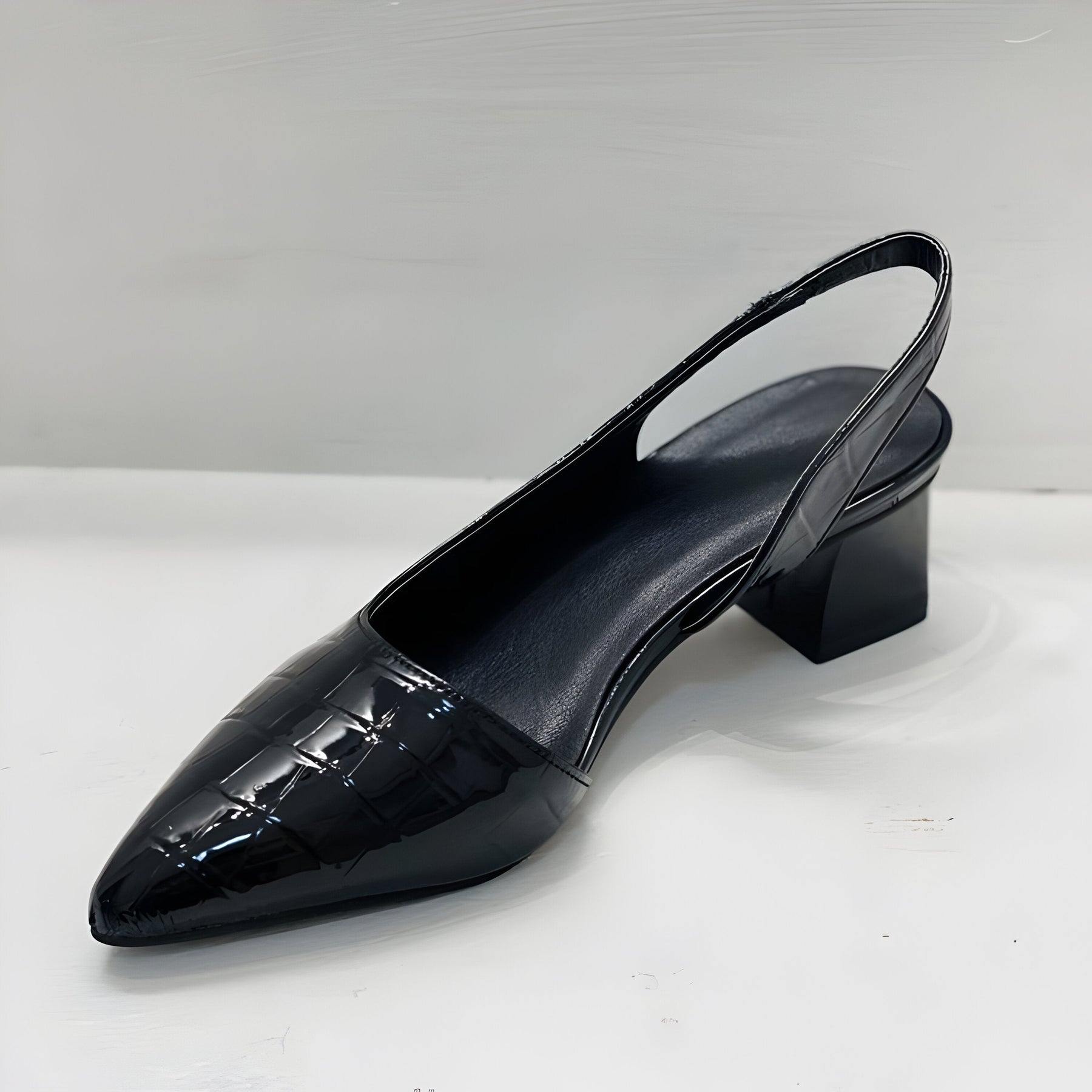 VICTORIA | WIDE-FIT HEELED COURT SHOES